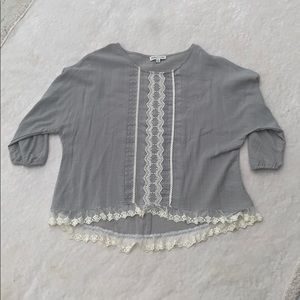 Three quarter sleeve gray top